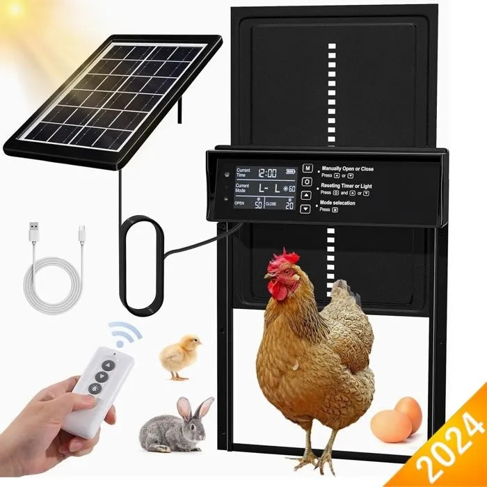 Porte automatique solaire noire installée avec une poule